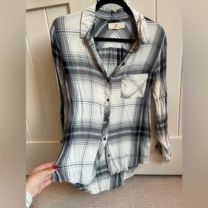 Blue and white checkered button up blouse!